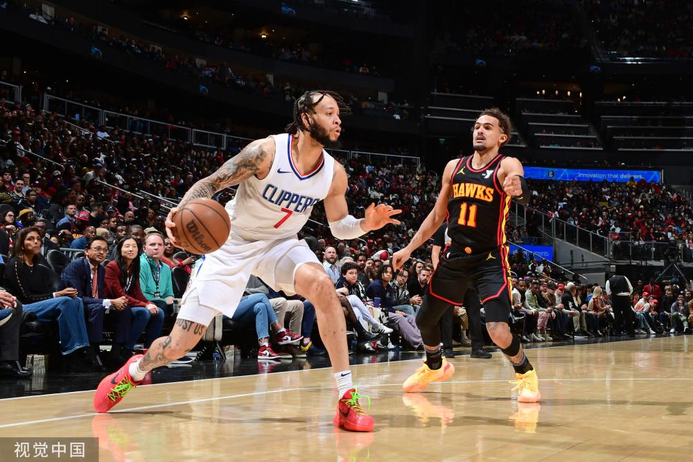 乔治在步行 乔治在步行