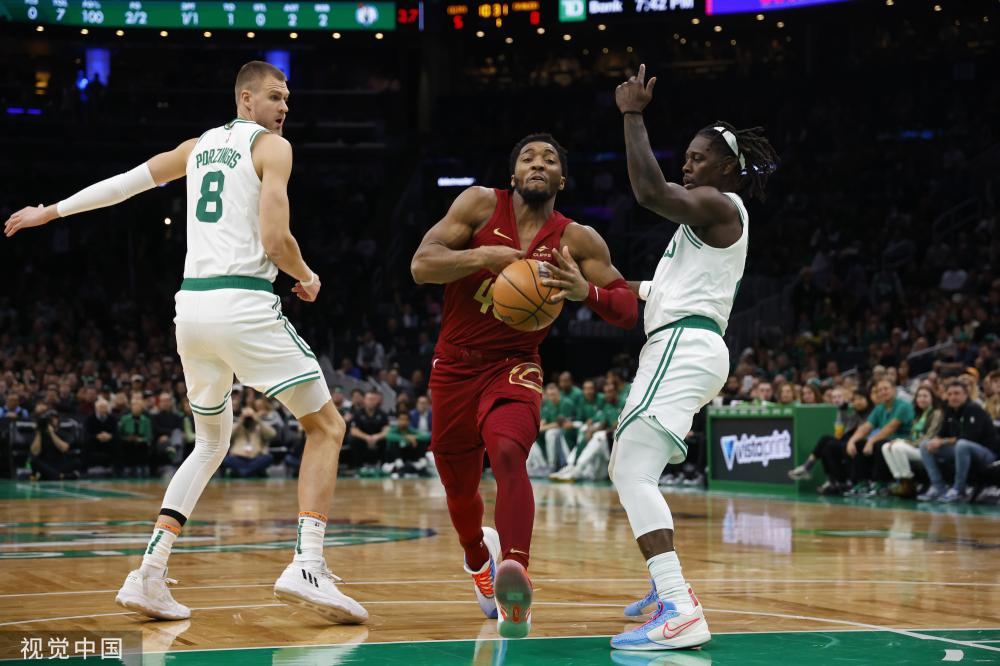 他利用轻巧 他利用轻巧