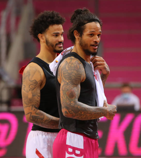 而奥纳纳正 而奥纳纳正