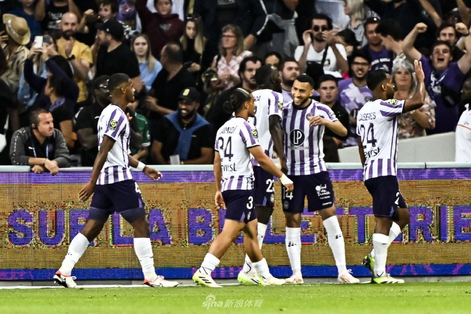 媒体上开玩 媒体上开玩